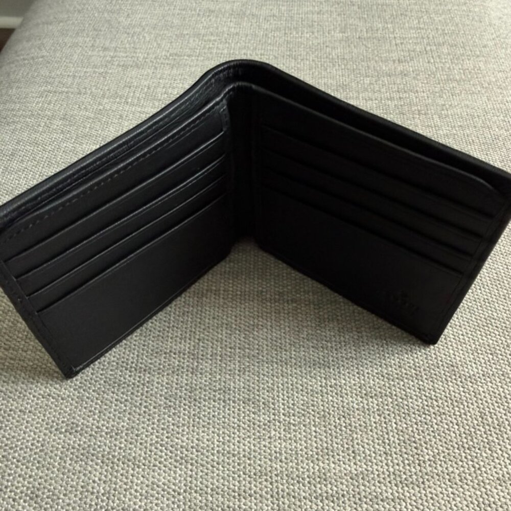 Gucci Leather Bifold - Picture 4 of 8